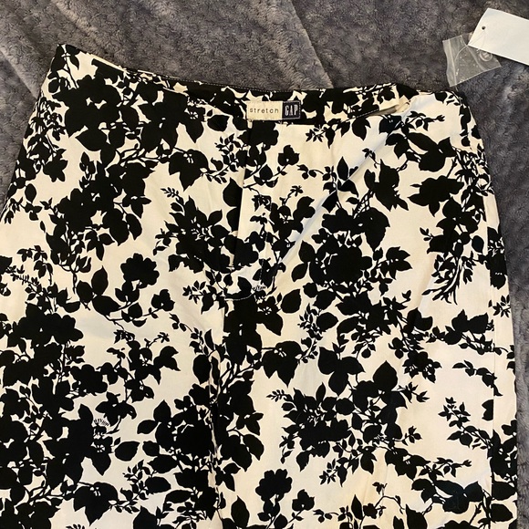 NWT Cute Gap black and white floral capri and halter top set SzS top s8 capri - Picture 3 of 14